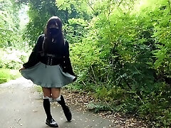 【Accident】Honoka suddenly encounters a hunter during an outdoor exposure.