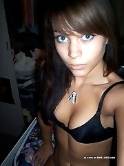 Amateur chick showing off her sexy body