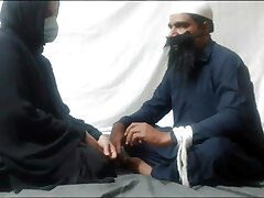 Pakistani Thurki BABA ji Nailed again woman, who came to him for pray