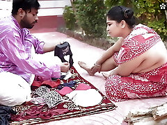 Desi Bra and G-string Salesman Bade Bade Dudhwali Gao ki Chhori Ko Brassiere ke badale Chod Diya Maje Lekar ( Hindi Audio ) Desi Bra and G-string Salesman Bade Bade Dudhwali Gao ki Chhori Ko Brassiere ke badale Chod Diya Maje Lekar ( Hindi Audio )