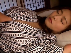 baño de burbujas se convierte en un hardcore sexy masturbación con la mano