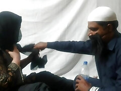 Pakistani Thurki BABA ji Nailed again woman, who came to him for pray