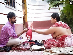 Desi Bra and G-string Salesman Bade Bade Dudhwali Gao ki Chhori Ko Brassiere ke badale Chod Diya Maje Lekar ( Hindi Audio )
