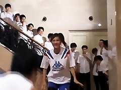 Naughty azjatyckich młodzieży Адзуса Ayano gangbanged w gorące буккаке