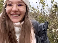 adolescente de 18 años meando al aire libre de un coño enorme adolescente de 18 años meando al aire libre de un coño enorme