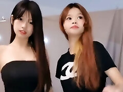 una pequeña y desordenada adolescente china protagoniza este video de sexo casero