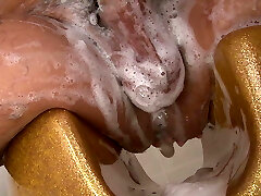 junge asiatin darf die schwaenze ihre geliebten waschen junge asiatin darf die schwaenze ihre geliebten waschen