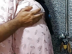 nuevo desi rápidamente follar con mi linda secretaria sexy en el baño de la oficina