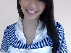 enfermera asiática ayudando en banco de esperma