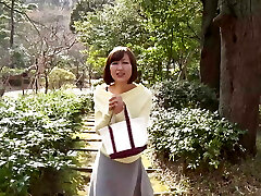 asiático porno japonés milf caliente obtiene un consolador de mierda después de
