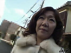 milf japonesa recibiendo el semen en su coño