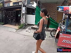 chica adolescente tailandesa amateur real follada después del almuerzo por su novio temporal