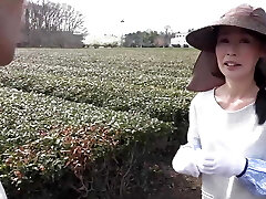 recogí a una anciana de aspecto erótico que trabaja duro en el campo para mantenerse al día con ese cuerpo. -5 recogí a una anciana de aspecto erótico que trabaja duro en el campo para mantenerse al día con ese cuerpo. -5