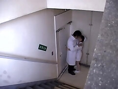 Médecin de troncher une infirmière cochonne de la pensée il n'y a personne