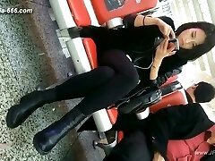 chinese ladies go to toilet.145