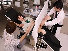 une écolière asiatique taquine son médecin et se termine par une baise torride - orgasme d'une ado asiatique chaude sur la bite des médecins