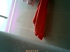 Nerdy asian naked in de bathroom