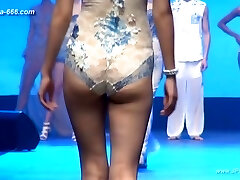 Chinese model in stunning lingerie show.20