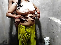 Sexy desi indian bhabhi pulverized in bathroom big boobs bhabhi ko douche me choda