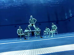شکوه ملانی هیکس می کند هارلم لرزش در زیر آب