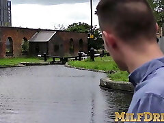 Voluptuous mature slut pummels while her toes are being sucked Voluptuous mature slut pummels while her toes are being sucked