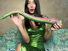 Hotkinkyjo in sexy green dress ravage her ass with lengthy dildo from sinnovator, anal fisting & prolapse