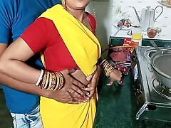 indisches desi teen dienstmädchen mädchen hat harten sex in der küche - feuer paar sex video