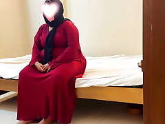 Fucking a Chubby Muslim mother-in-law dressed in a crimson burqa & Hijab