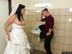 Hardcore fucking in the douche with chubby bride Sofia Lee