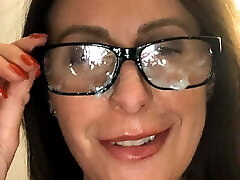 sperma auf lara's brille auf dem larasplayground