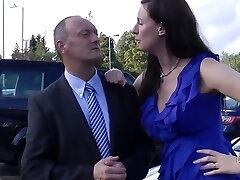 English mature beauty entices random stranger