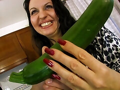 Plump mature stuffs everything in her ass and pussy
