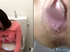 la masturbation de la caméra des toilettes japonaise