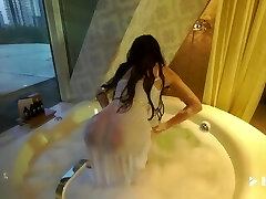 Tease Sofia Big Dairy Cow in Tub Tub Sex Looking Great, Sexy Girl! 1080P