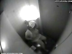 Toilette Masturbation Secrètement Capturée Par La Caméra Espion