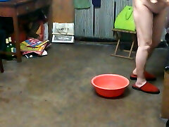 Chinese granny in the bathtub 2