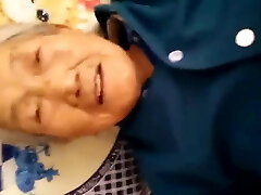 китайская 75летняя бабуля сперма в жопе