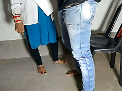 Hospital Me Nurse Ko Patakar Vahi Chair Par Chod Diya