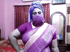 Desi aunty sex converse, Didi trains for sexy fucking