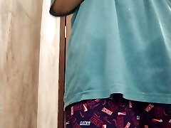 Gym k baad ladki gyi nahane aur nahate hue daal li ungli indian desi doll