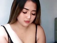 Lisda's recent hot wearing a voluptuous black bikini