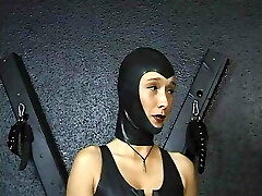 铁杆BDSM的惩罚有黑色的假阳具在孔