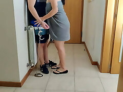 Slut wife handcuffs and screws delivery fellow until he cums inside her