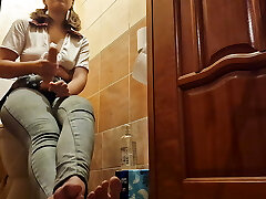 Domme punishes slave with strapon in toilet