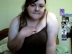 This BBW's pussy hole is always greedy and she enjoys toying her cunt on cam