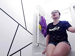 Solo girl secretly wanking while visiting parents!!!