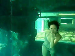 Record for Underwater Dancing of Cool Mermaid