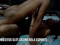 Ketahuan Ngentot di Kamar Dengan Tante Ketahuan Ngentot di Kamar Dengan Tante