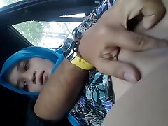 Finger-tickling Hijab Girlfriend In The Car Finger-tickling Hijab Girlfriend In The Car