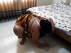 35 year older Gujarati Maid gets stuck under bed while cleaning then A fellow gives rough fuck from behind - Indian Hindi Sex